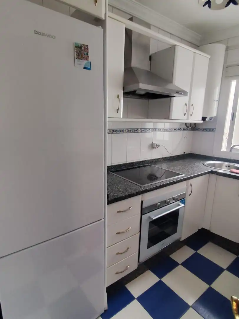 Cocina de Piso de alquiler en Sevilla con Aire acondicionado, Calefacción y Amueblado