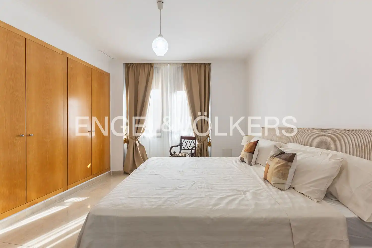 Schlafzimmer von Wohnung zur Miete in Valencia mit Klimaanlage, Heizung und Möbliert