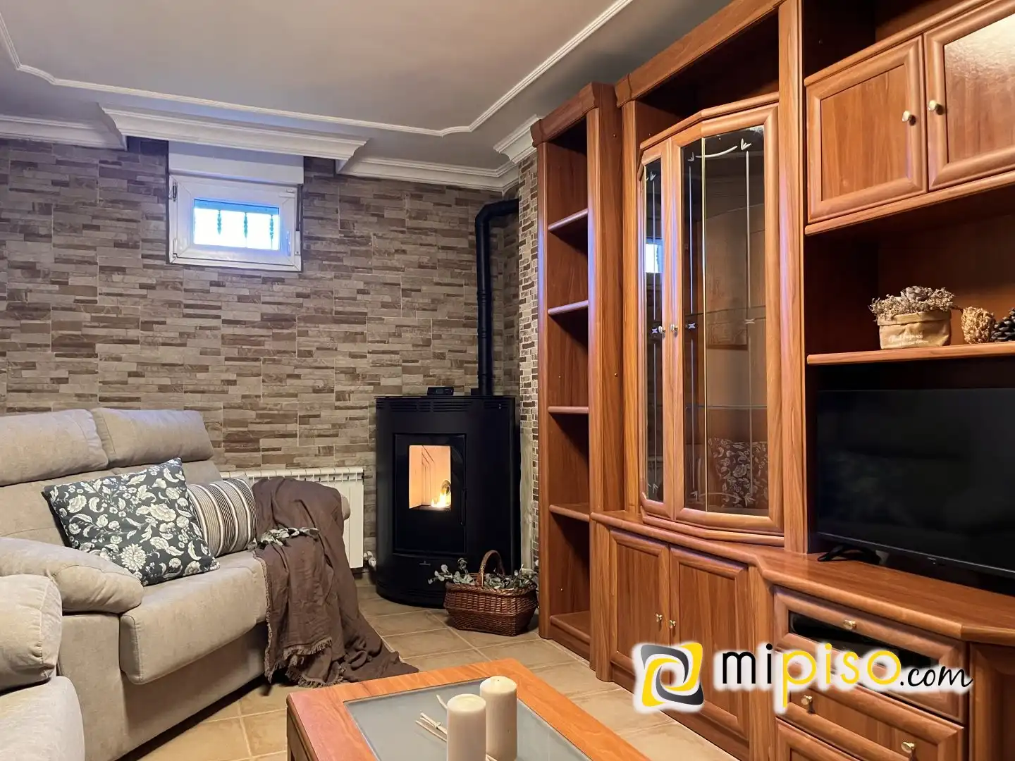 Sala de estar de Casa adosada en venta en Ruesga con Calefacción, Terraza y Amueblado