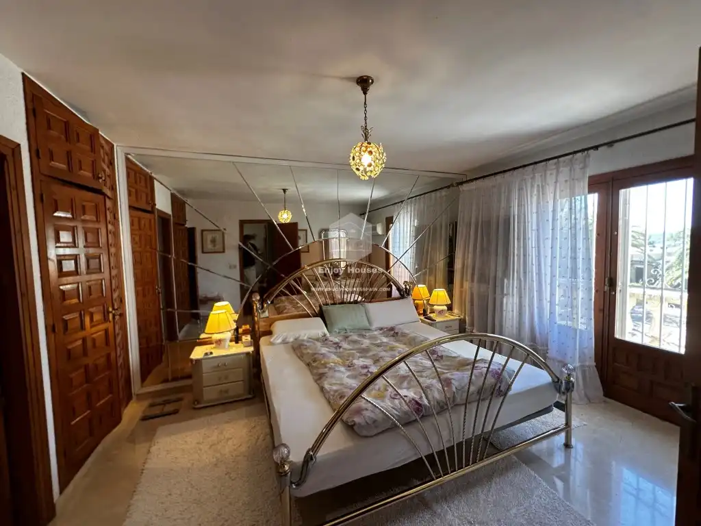 Houses for sale in Montgó - Ermita