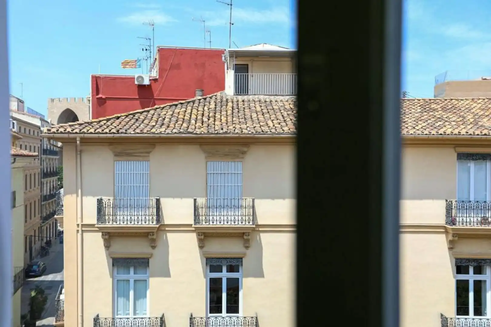 Vista exterior de Piso para compartir en Valencia con Aire acondicionado, Calefacción y Lavadora