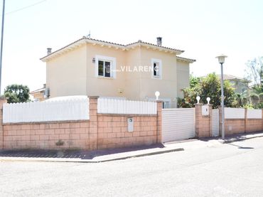 Detached house with pool for sale in DOCTOR ROUX