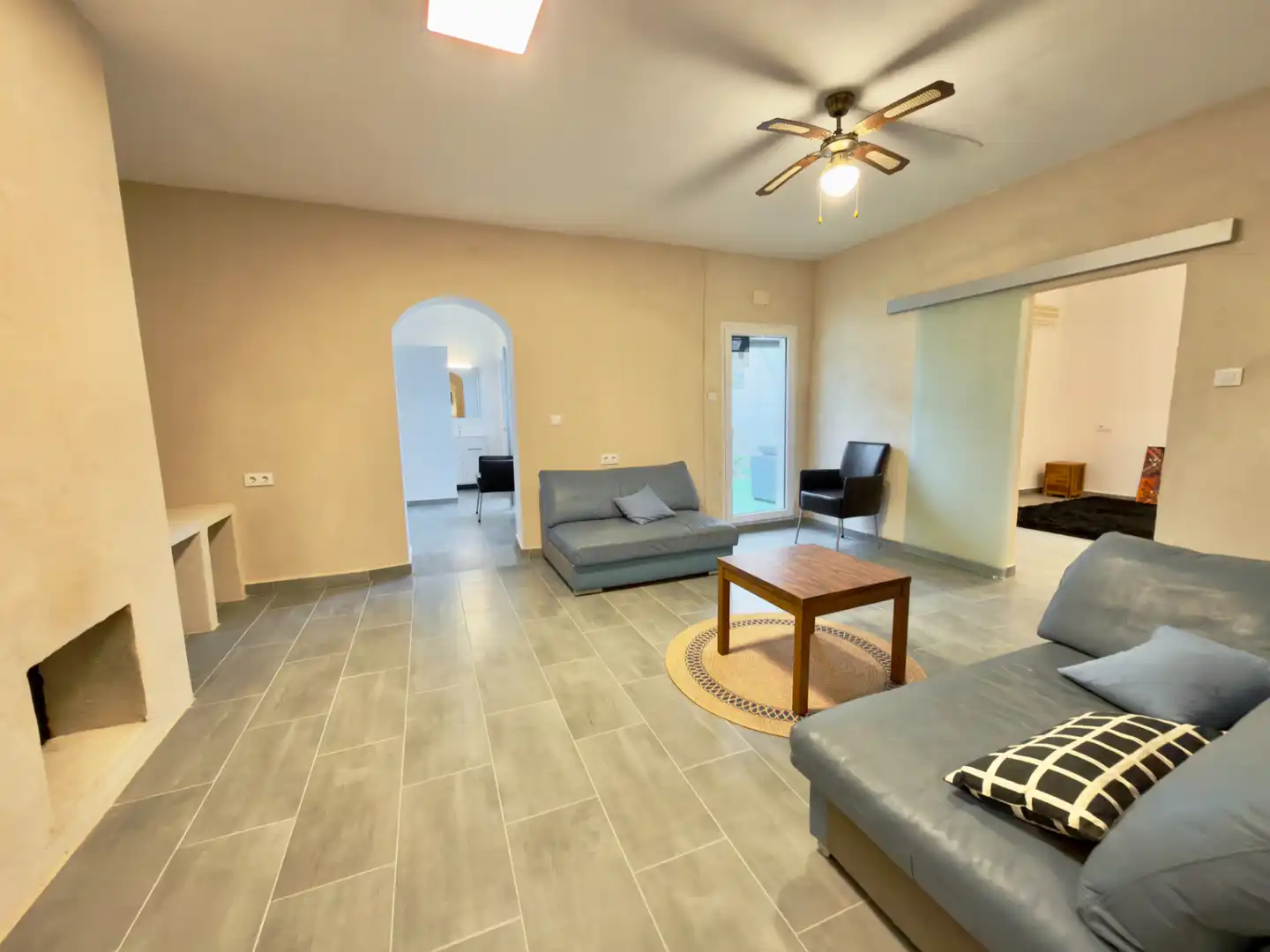 Ground floor for sale in Bornos  with Air Conditioner, Private garden and Furnished