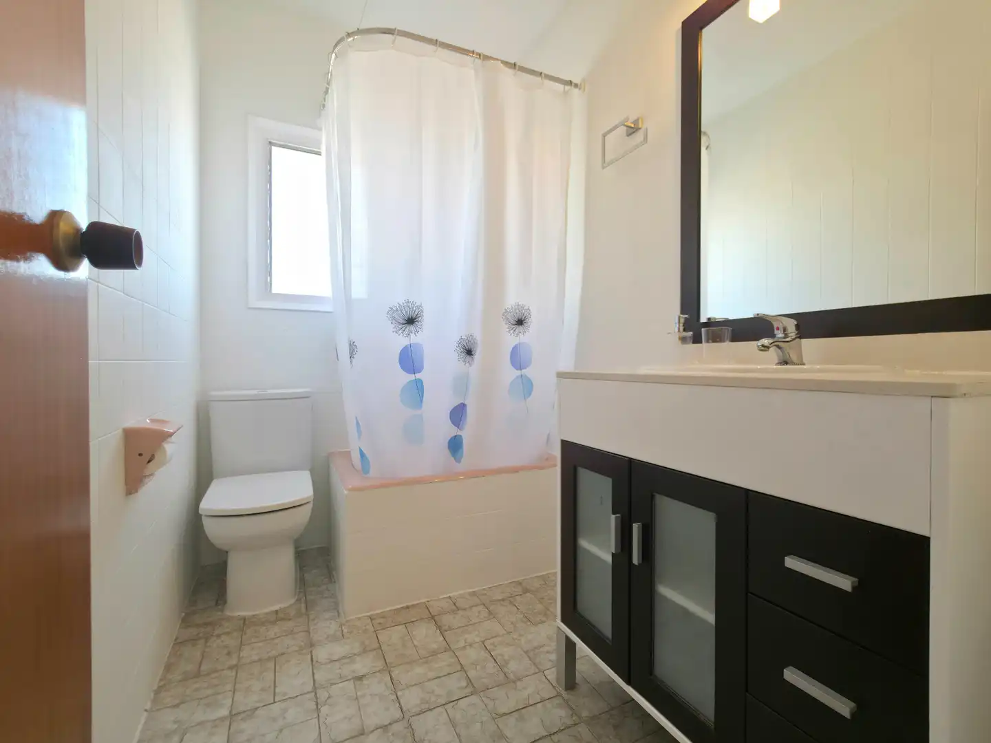 Baño de Piso en venta en Sant Andreu de la Barca con Terraza, Horno y Balcón
