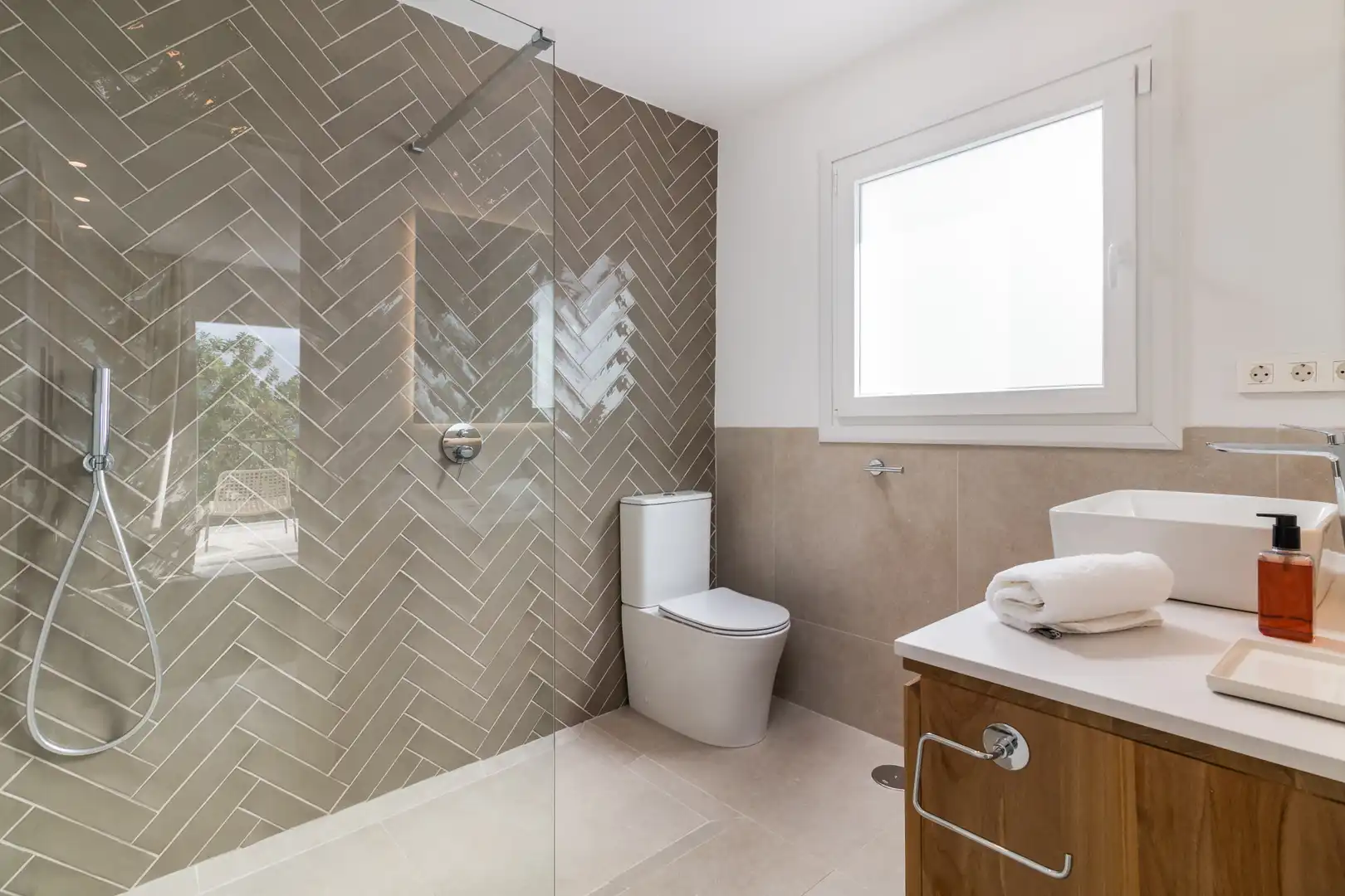 Baño de Casa adosada en venta en Istán con Aire acondicionado, Terraza y Piscina