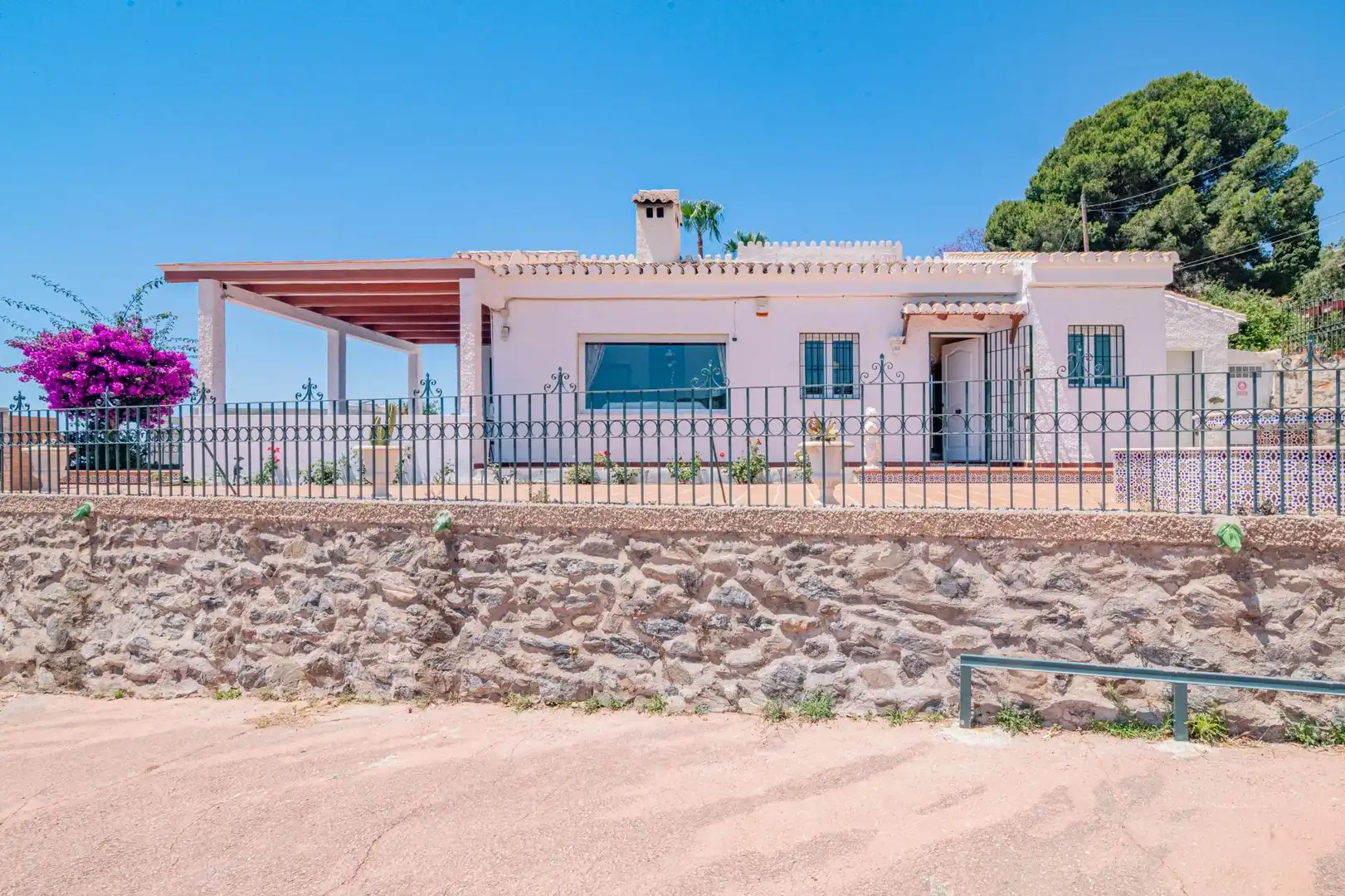 Vista exterior de Casa o chalet en venta en Almuñécar con Terraza y Piscina