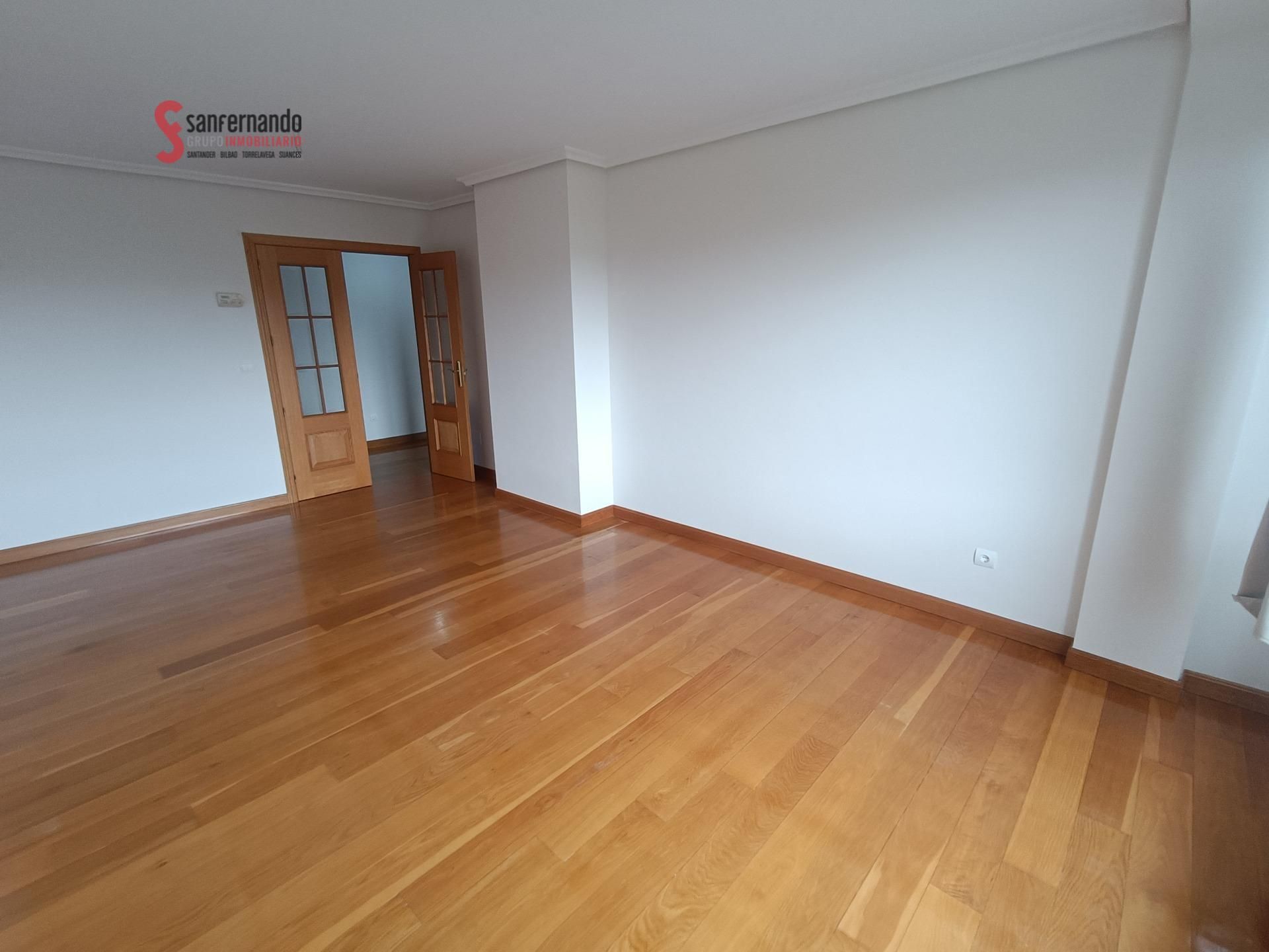 Bedroom of Flat to rent in Santander  with Heating, Parquet flooring and Storage room