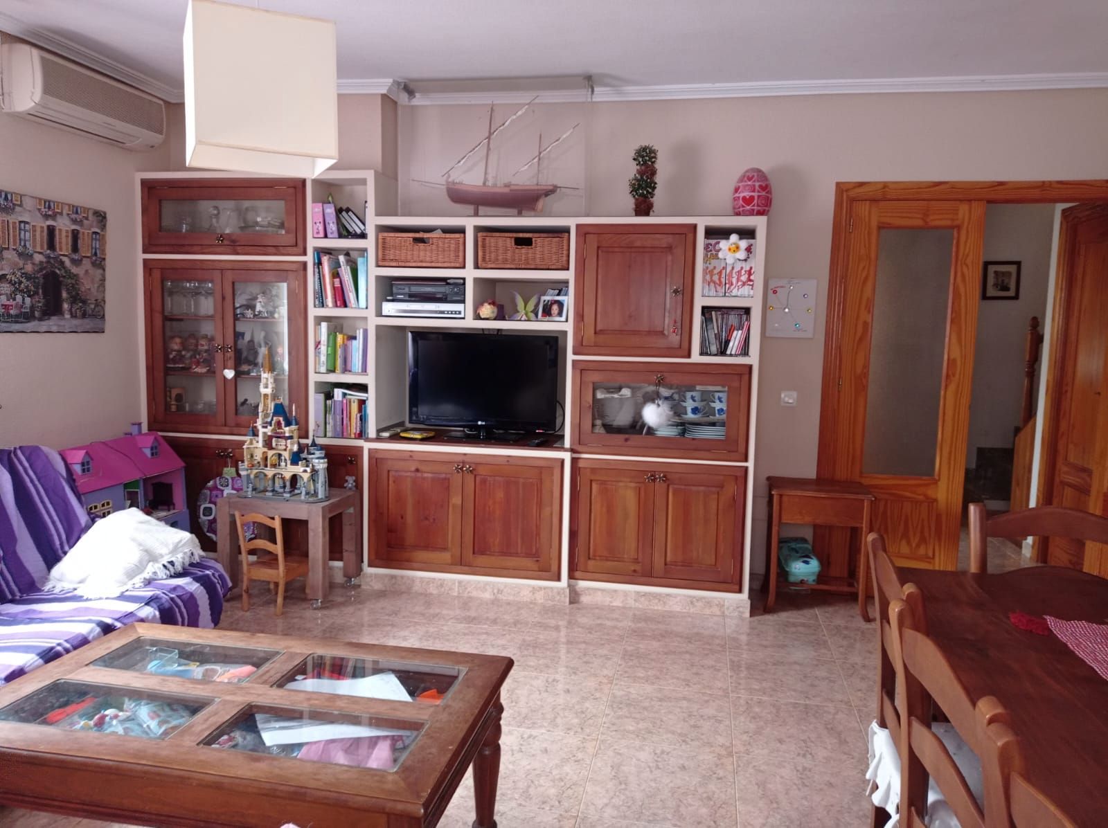 Sala d'estar de Casa adosada en venda en  Almería Capital amb Aire condicionat, Calefacció i Alarma