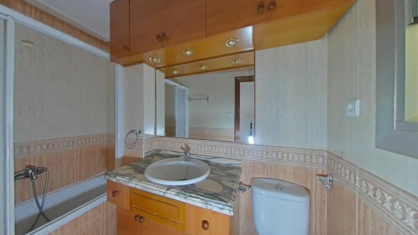 Baño de Piso en venta en Villena