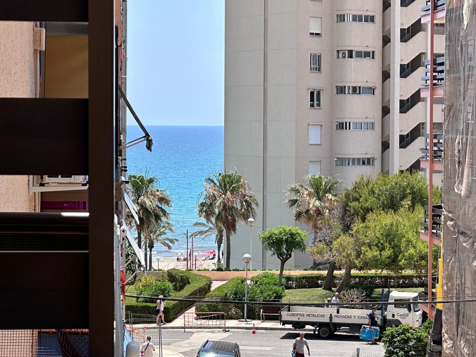 Vista exterior de Apartament en venda en El Campello amb Piscina comunitària