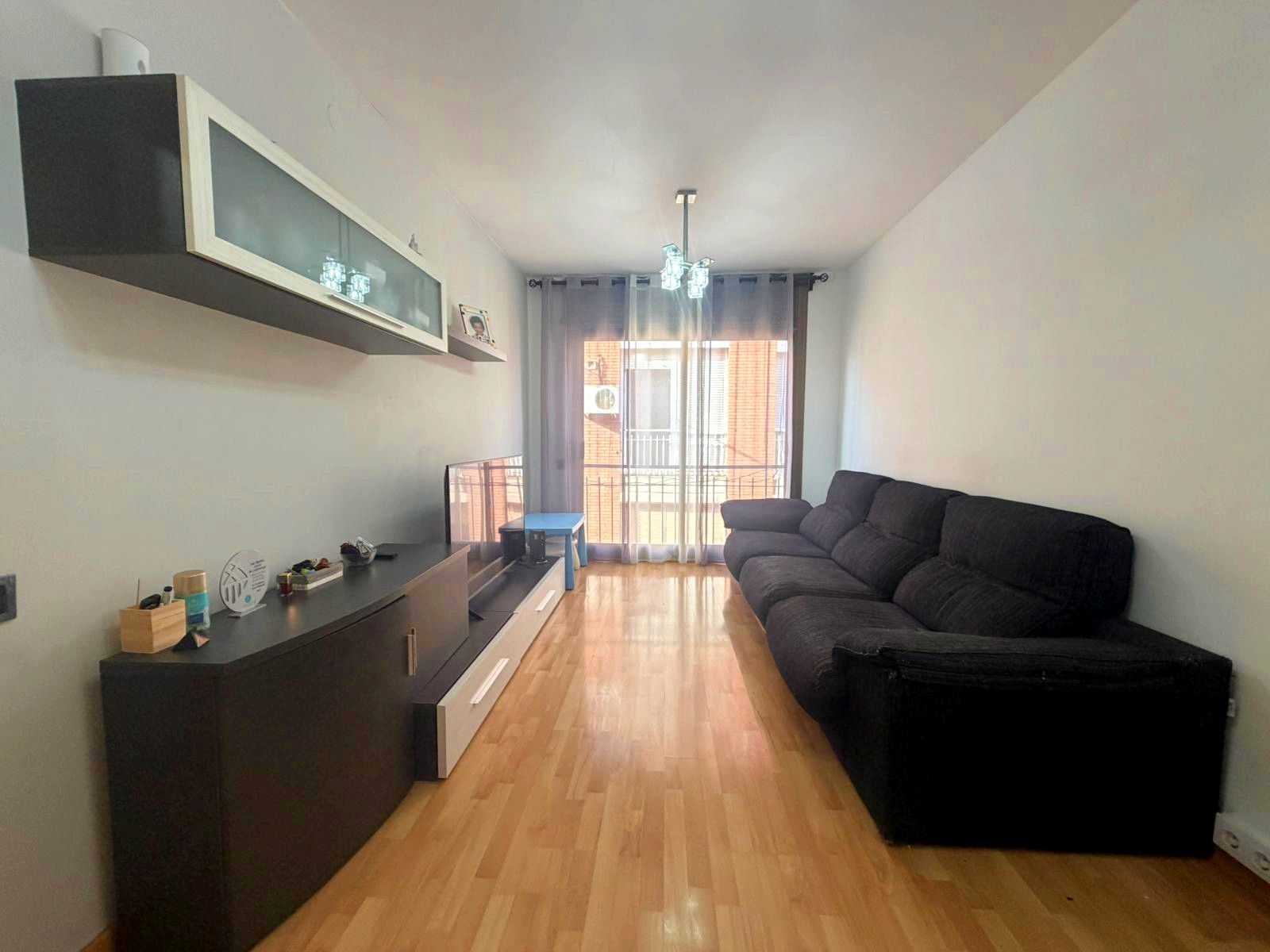 Sala de estar de Piso en venta en L'Hospitalet de Llobregat con Parquet, Horno y Balcón