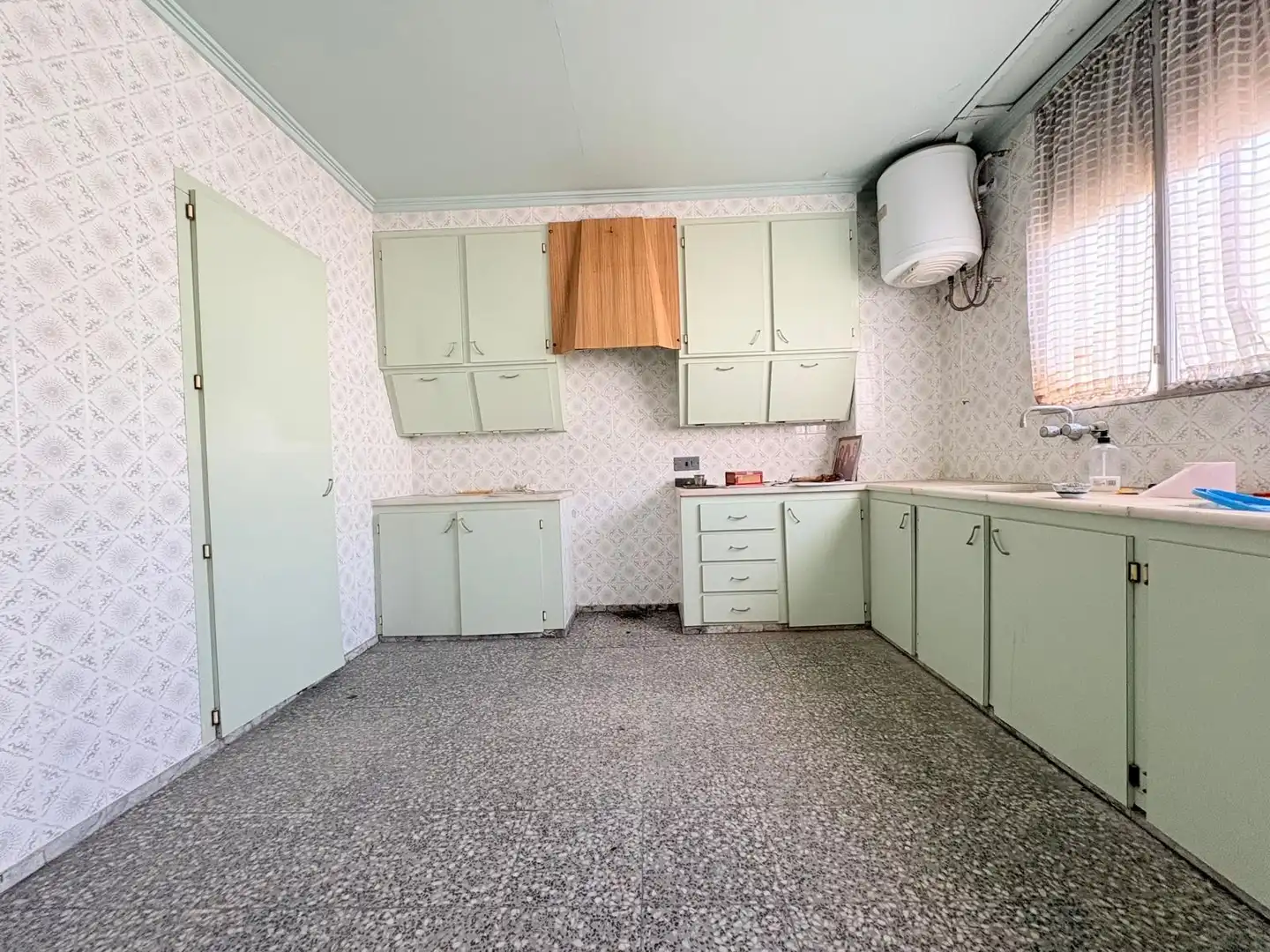 Cuina de Casa o xalet en venda en Alfafar amb Terrassa, Traster i Balcó