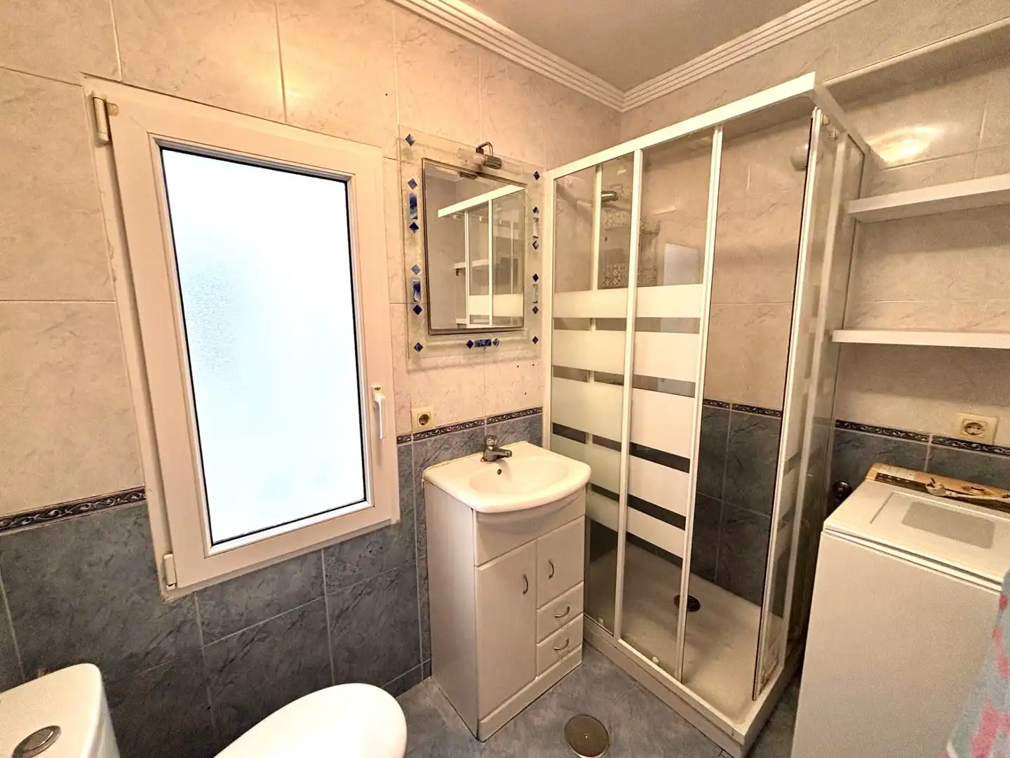 Baño de Piso en venta en Gijón  con Calefacción, Parquet y Amueblado