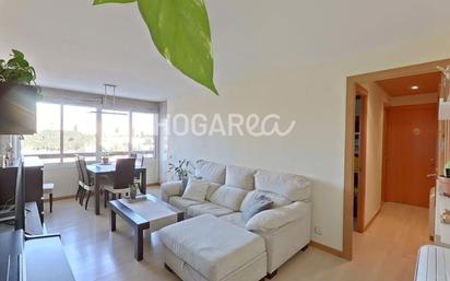 Living room of Flat for sale in L'Hospitalet de Llobregat  with Air Conditioner, Heating and Parquet flooring