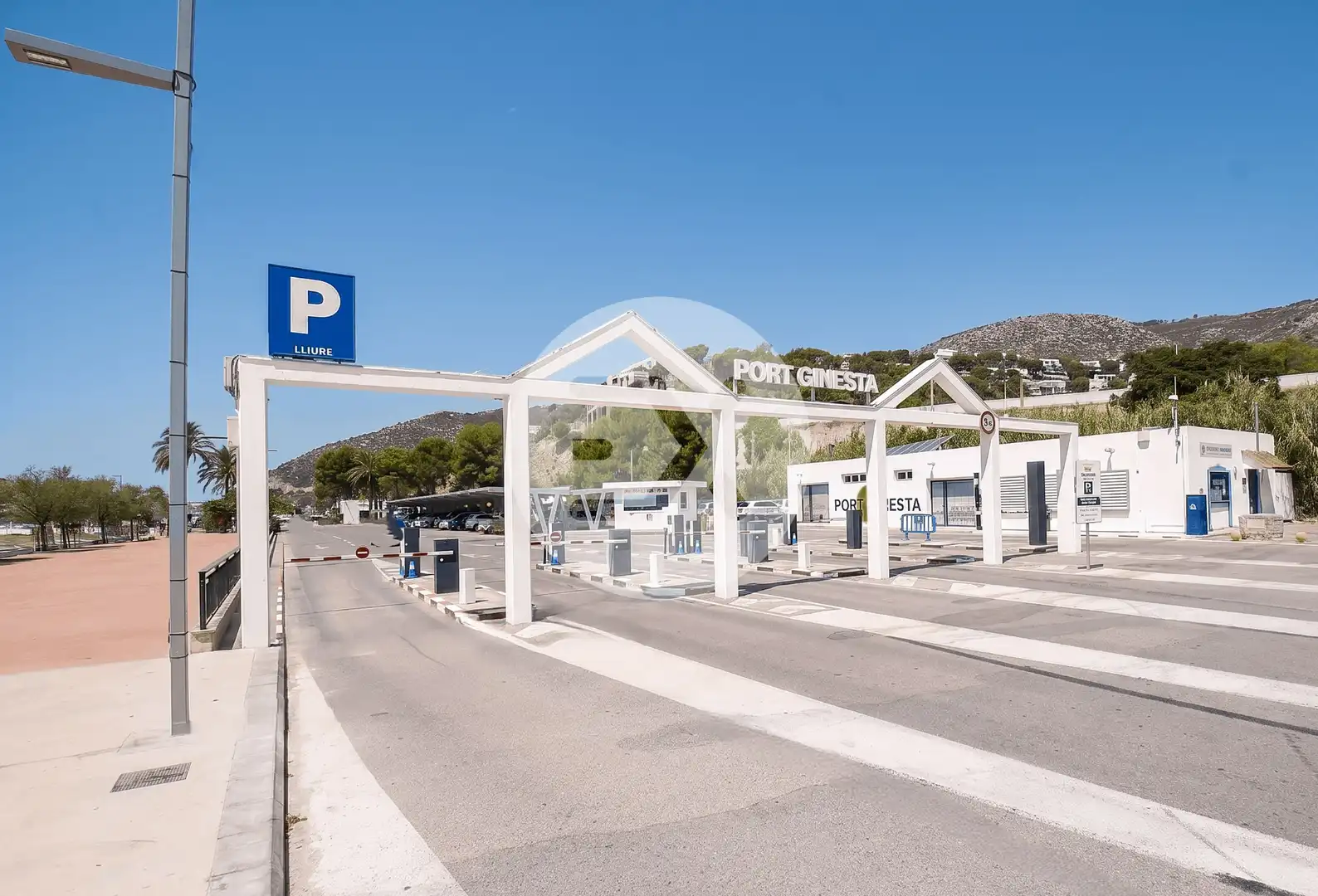 Parking de Local en traspaso en Sitges con Aire acondicionado, Terraza y Amueblado