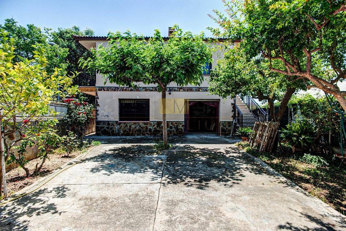 Exterior view of House or chalet for sale in Vilanova i la Geltrú  with Heating, Private garden and Terrace