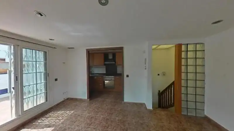BADALONA (Barcelona). "OKUPADO" (no se puede visitar ni hipotecar)., imatge 3