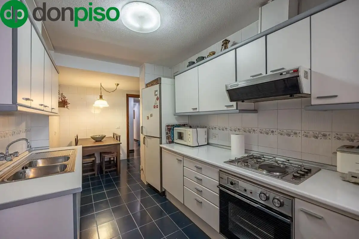 Kitchen of Flat for sale in Granada  with Air Conditioner, Heating and Terrace