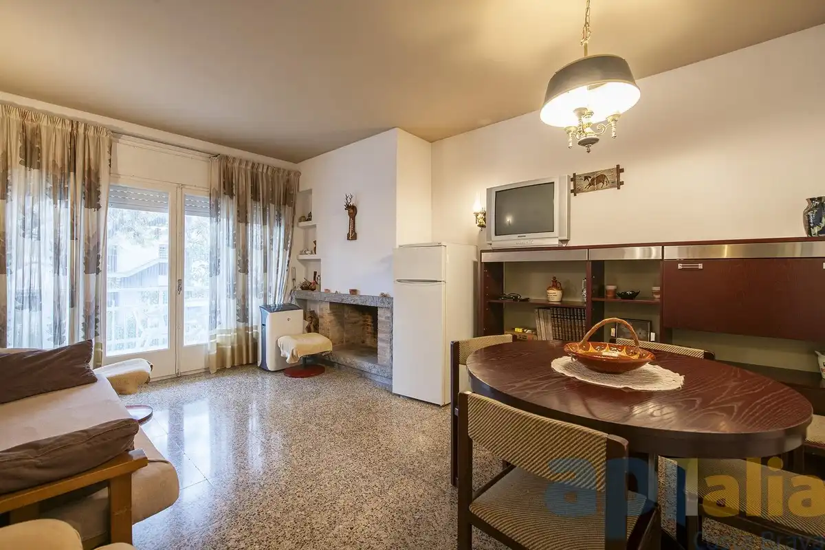 Sala de estar de Apartamento en venta en Castell d'Aro, Platja d'Aro i s'Agaró con Terraza