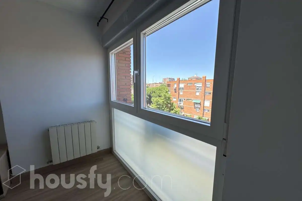 Bedroom of Flat for rent in Madrid  with Air Conditioner, Heating and Parquet flooring