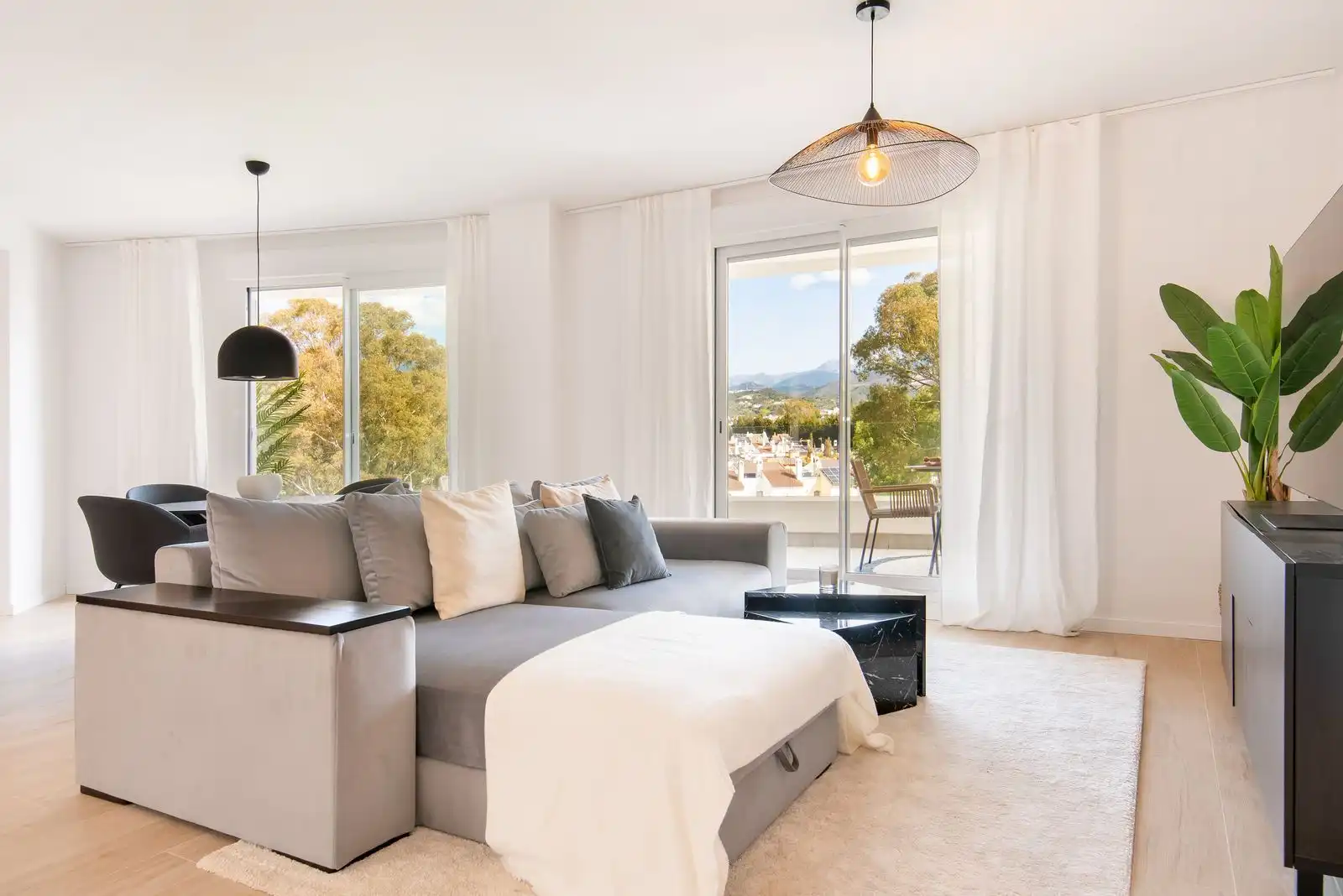 Sala d'estar de Apartament en venda en Marbella amb Aire condicionat, Terrassa i Traster