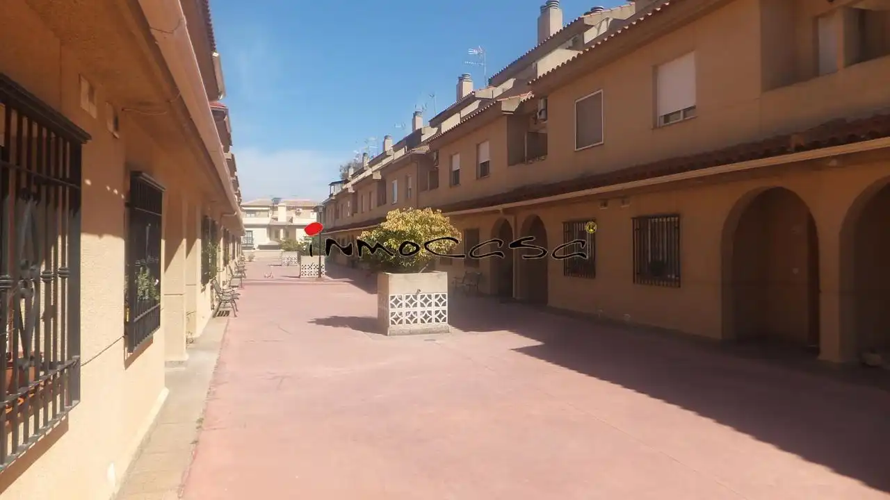 Casa adosada de alquiler en Calle ALAMO BLANCO, 1, Ogíjares