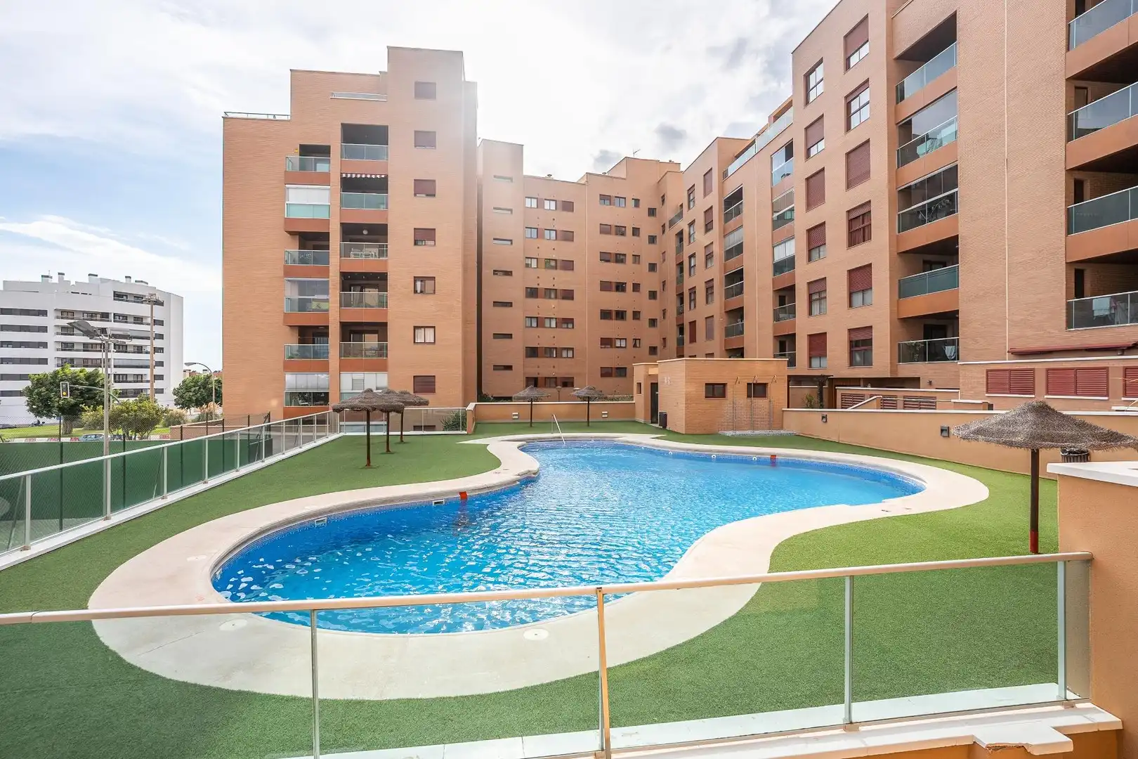 Piscina de Planta baja en venta en  Almería Capital con Aire acondicionado, Terraza y Trastero