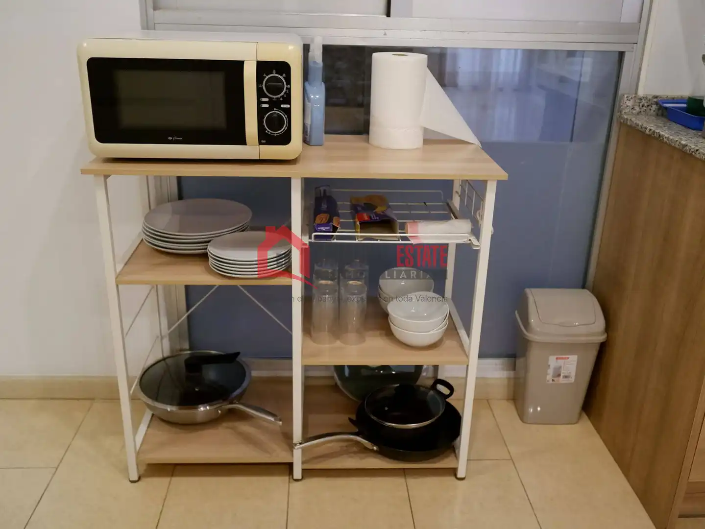 Cocina de Estudio de alquiler en Valencia con Aire acondicionado, Amueblado y Balcón