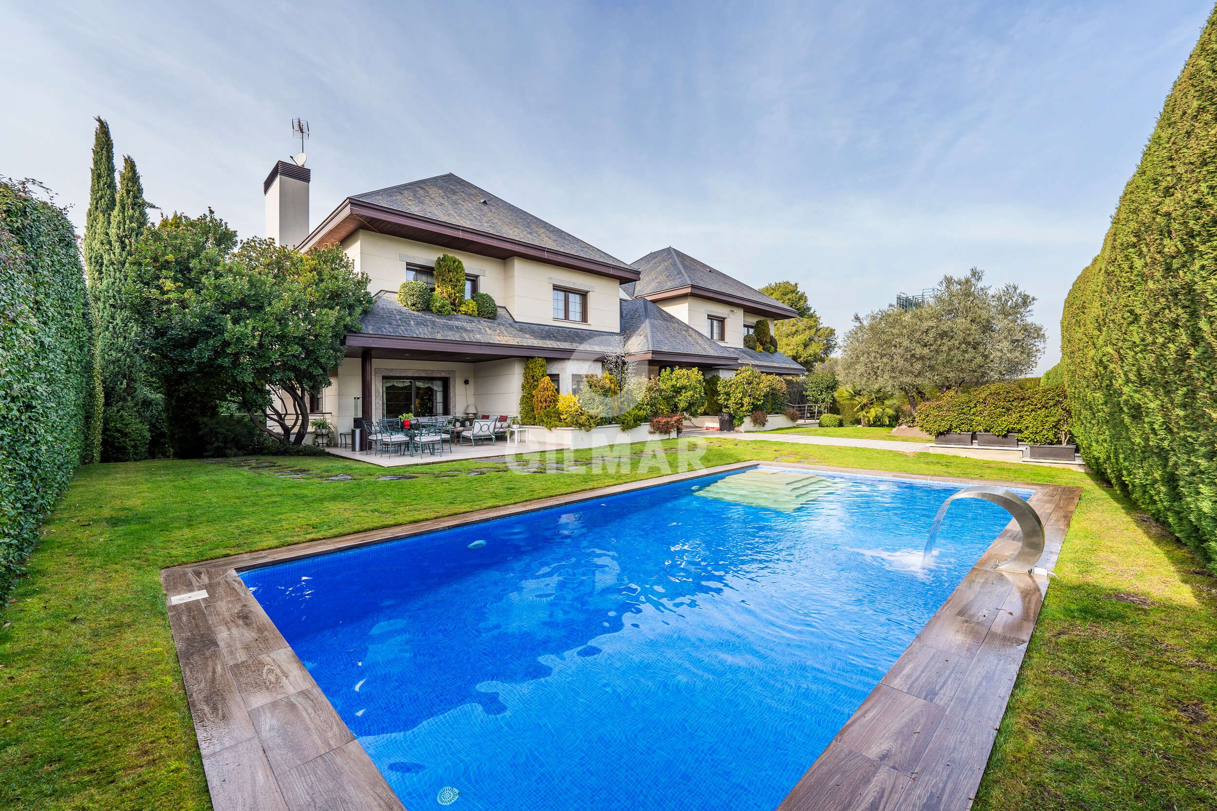 Exterior view of House or chalet for sale in  Madrid Capital  with Heating, Private garden and Swimming Pool