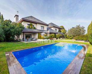 Exterior view of House or chalet for sale in  Madrid Capital  with Swimming Pool