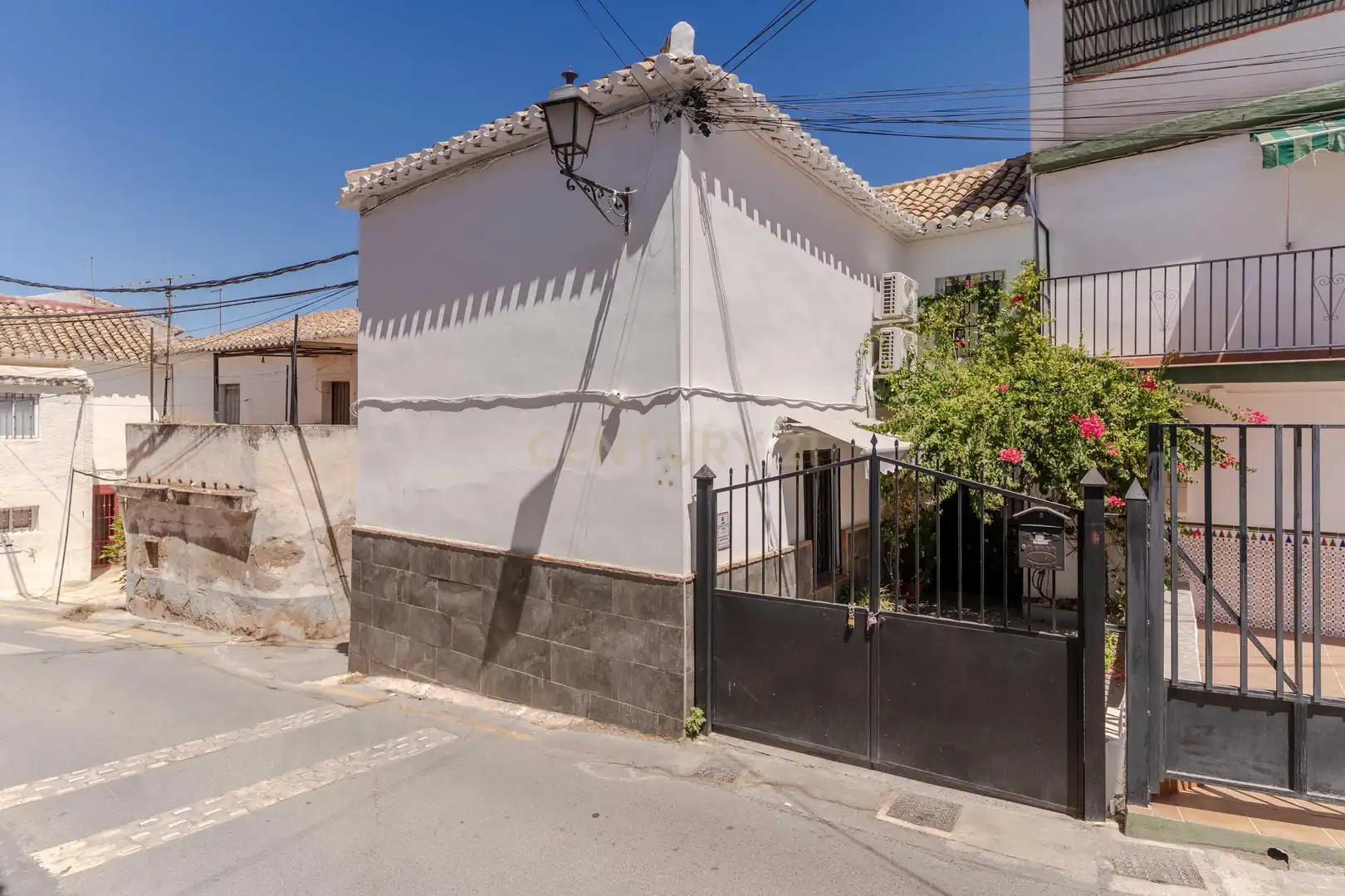 Vista exterior de Casa adosada en venta en La Zubia con Aire acondicionado
