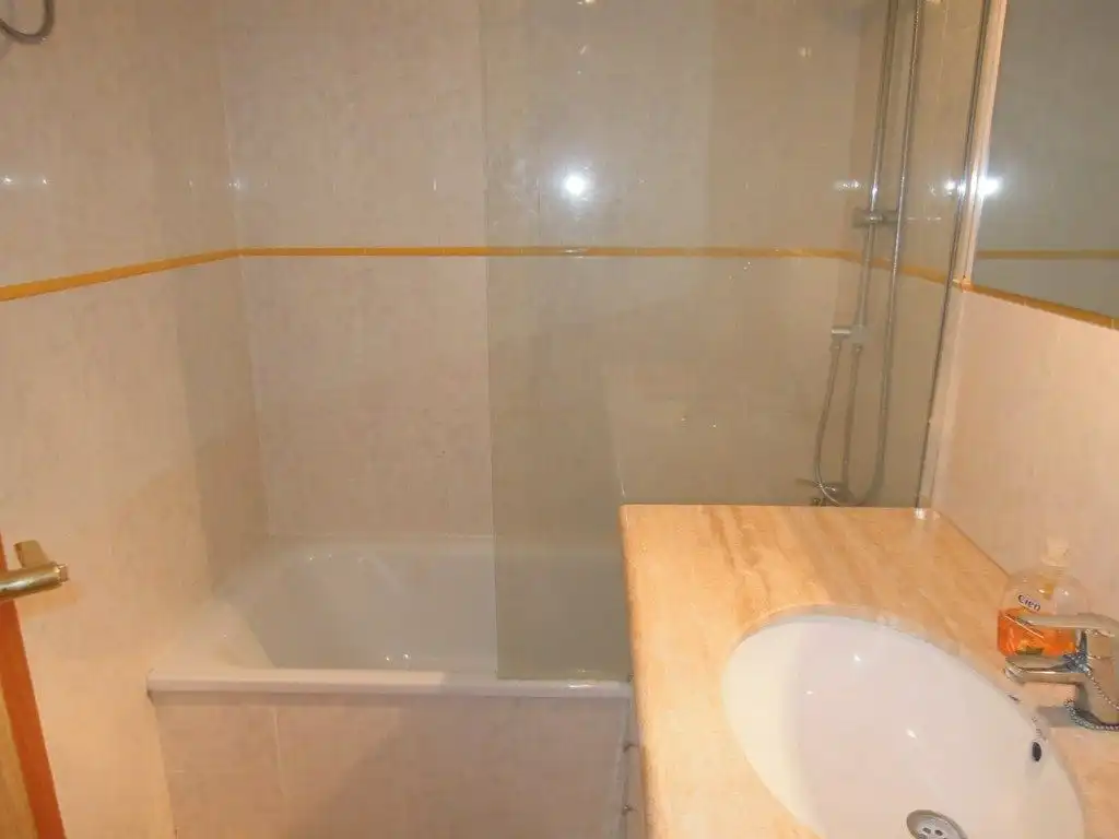 Baño de Apartamento en venta en L'Alfàs del Pi con Aire acondicionado, Calefacción y Terraza