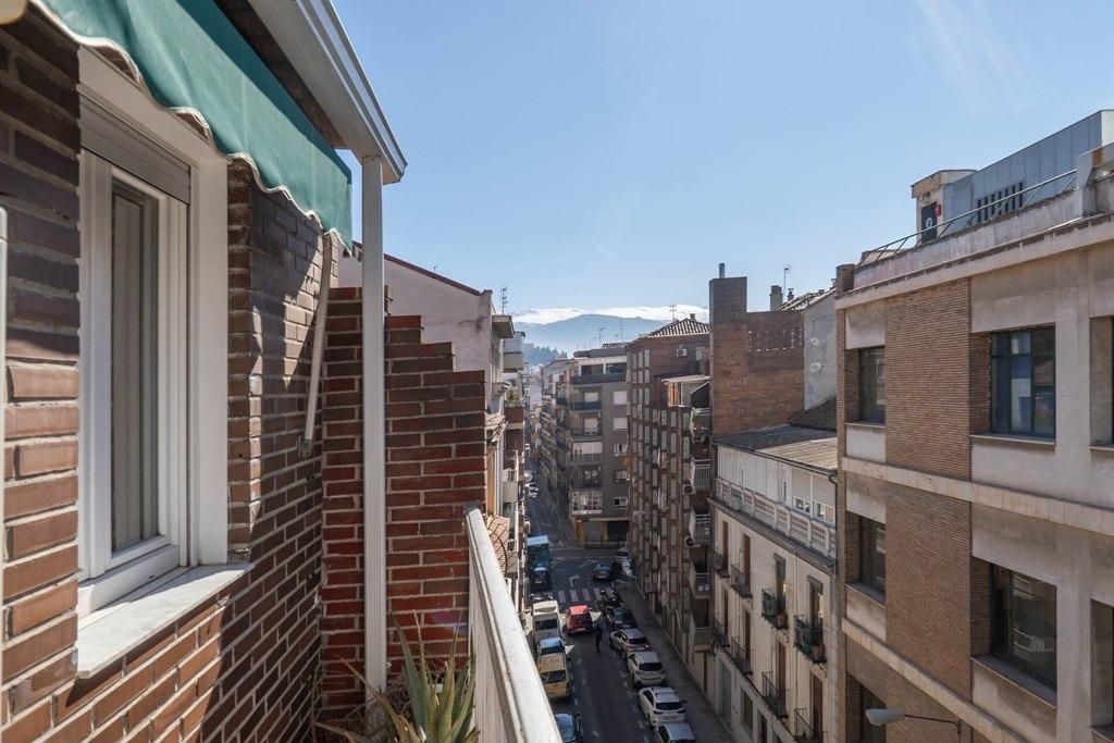 Außenansicht von Dachboden zum Verkauf in  Granada Capital mit Klimaanlage und Terrasse