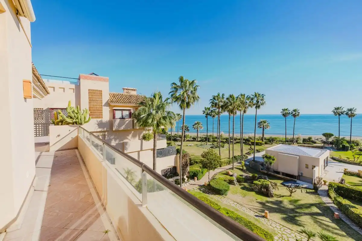 Terrassa de Dúplex en venda en Estepona amb Aire condicionat, Calefacció i Jardí privat