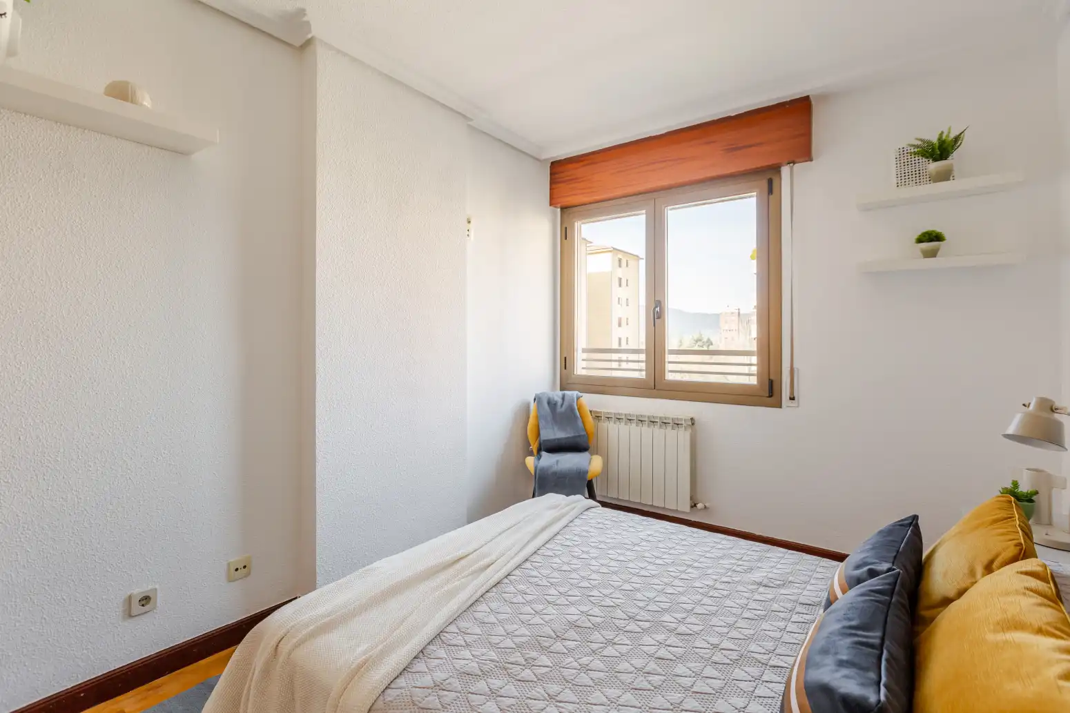 Habitación de Piso en venta en  Pamplona / Iruña con Calefacción, Parquet y Trastero