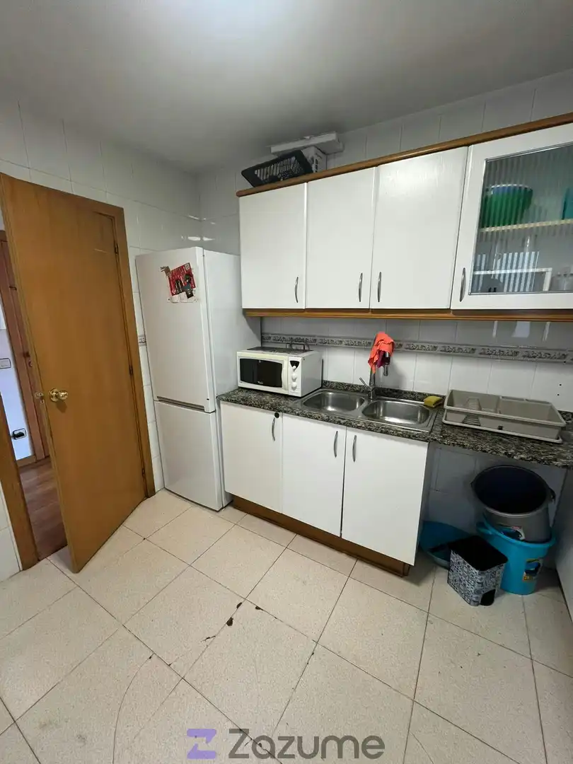 Cuina de Pis de lloguer en L'Hospitalet de Llobregat amb Aire condicionat, Calefacció i Terrassa