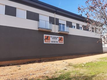 Local comercial en alquiler en Urb. Belvalle