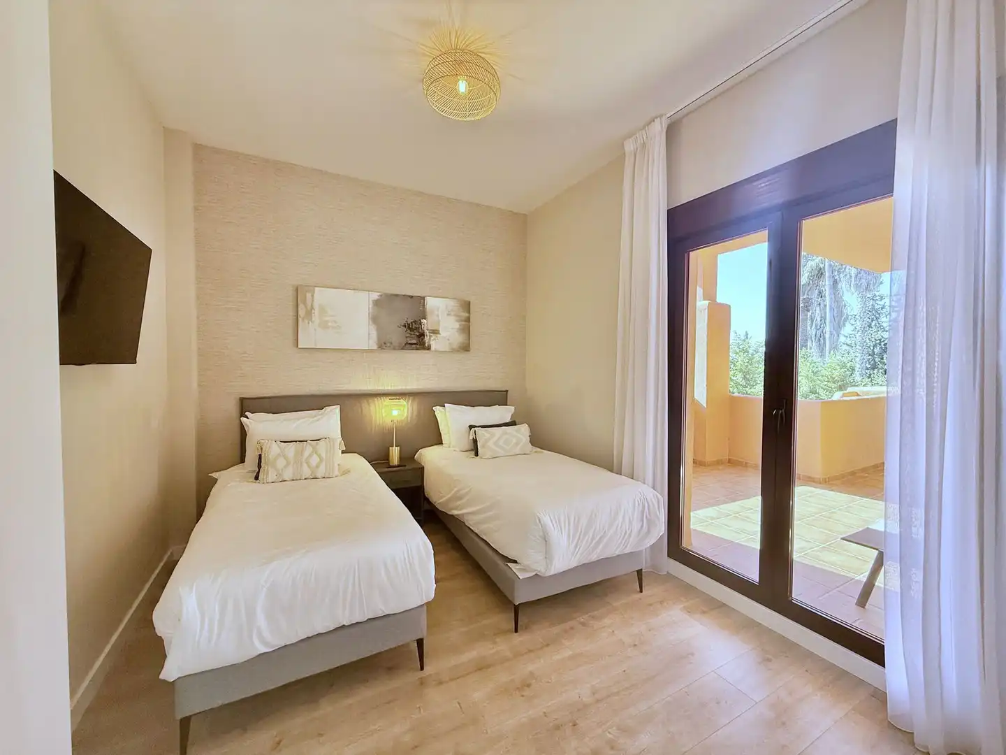 Schlafzimmer von Dachboden zum Verkauf in Benahavís mit Klimaanlage, Terrasse und Möbliert