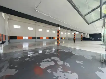 Fabrikhallen zur Miete in Ordes