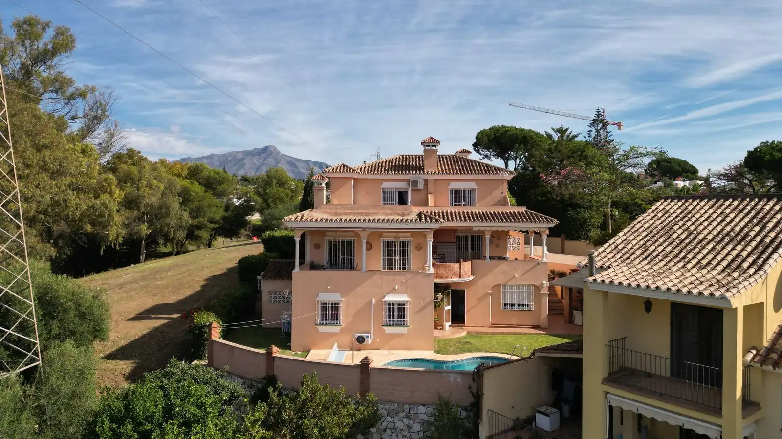 Chalet con piscina en venta en Avenida Pablo Ruiz Picasso 11, imagen 3