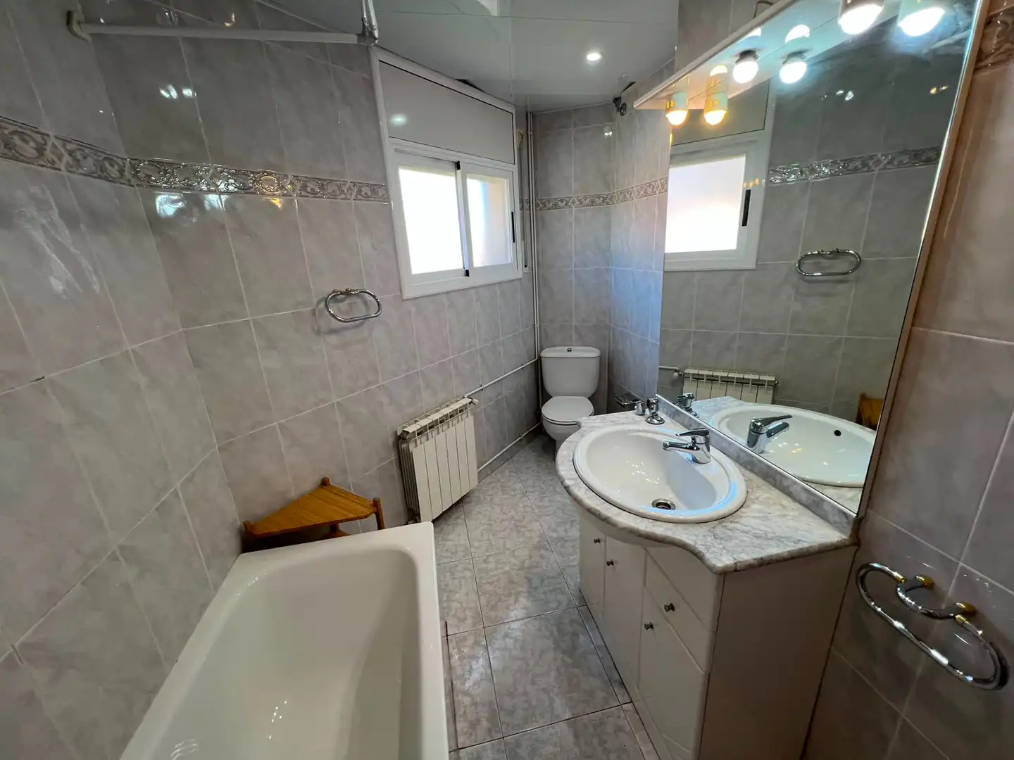 Badezimmer von Haus oder Chalet zum Verkauf in Roda de Berà mit Heizung, Privatgarten und Terrasse