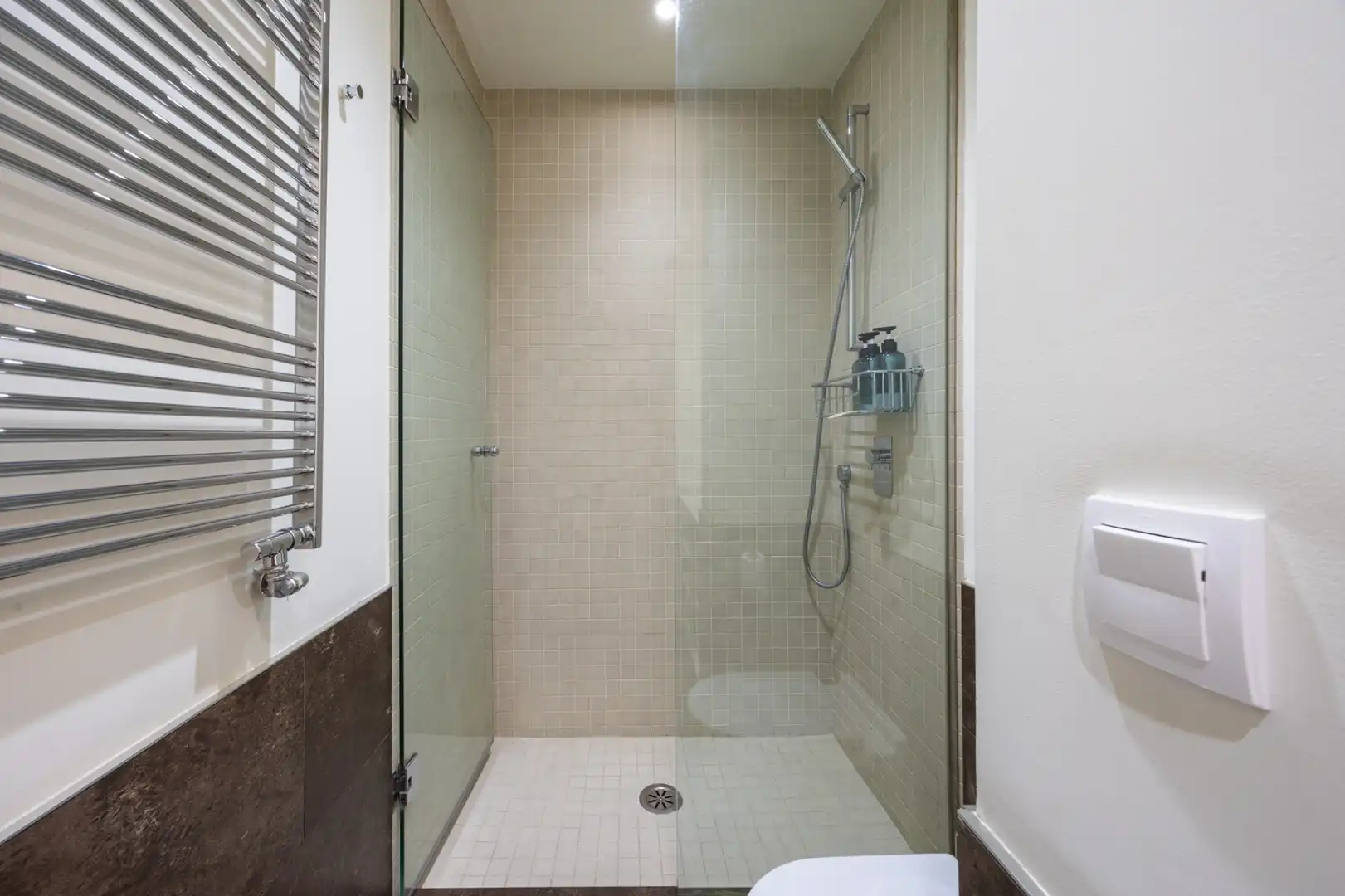 Baño de Piso en venta en Madrid con Aire acondicionado, Calefacción y Jardín privado