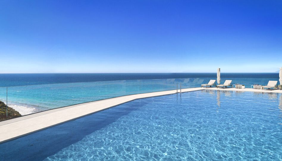 Foto 0 de Exclusivos adosados en Algarrobo · Diseño moderno y vistas panorámicas