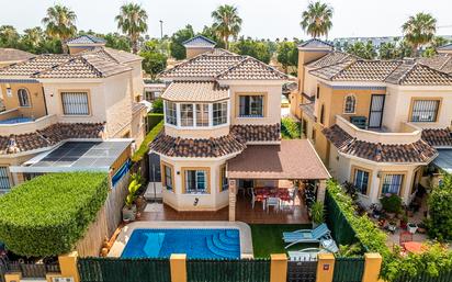 Vista exterior de Casa o xalet en venda en Guardamar del Segura amb Aire condicionat, Jardí privat i Traster
