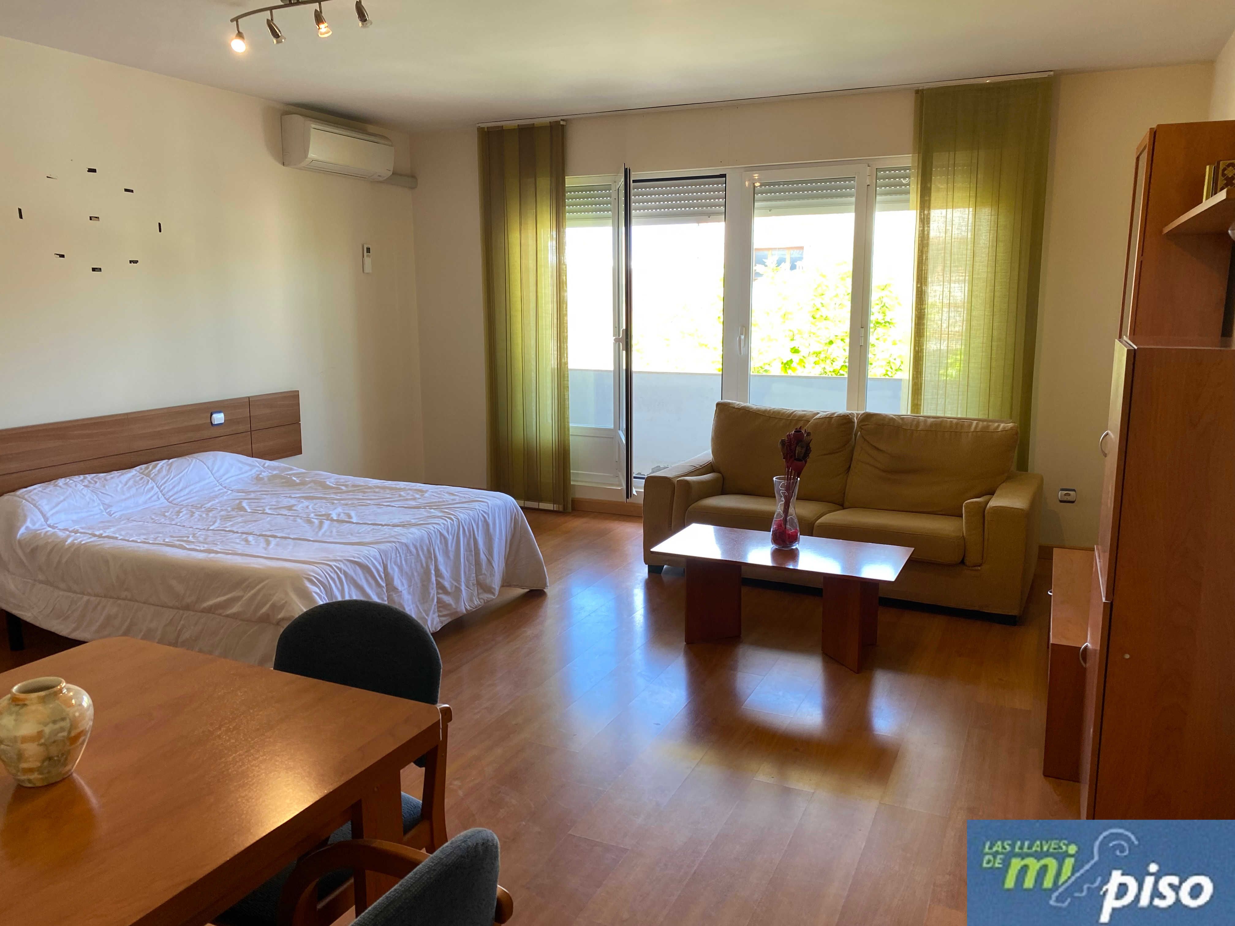 Bedroom of Flat for sale in Cistérniga  with Air Conditioner, Heating and Parquet flooring