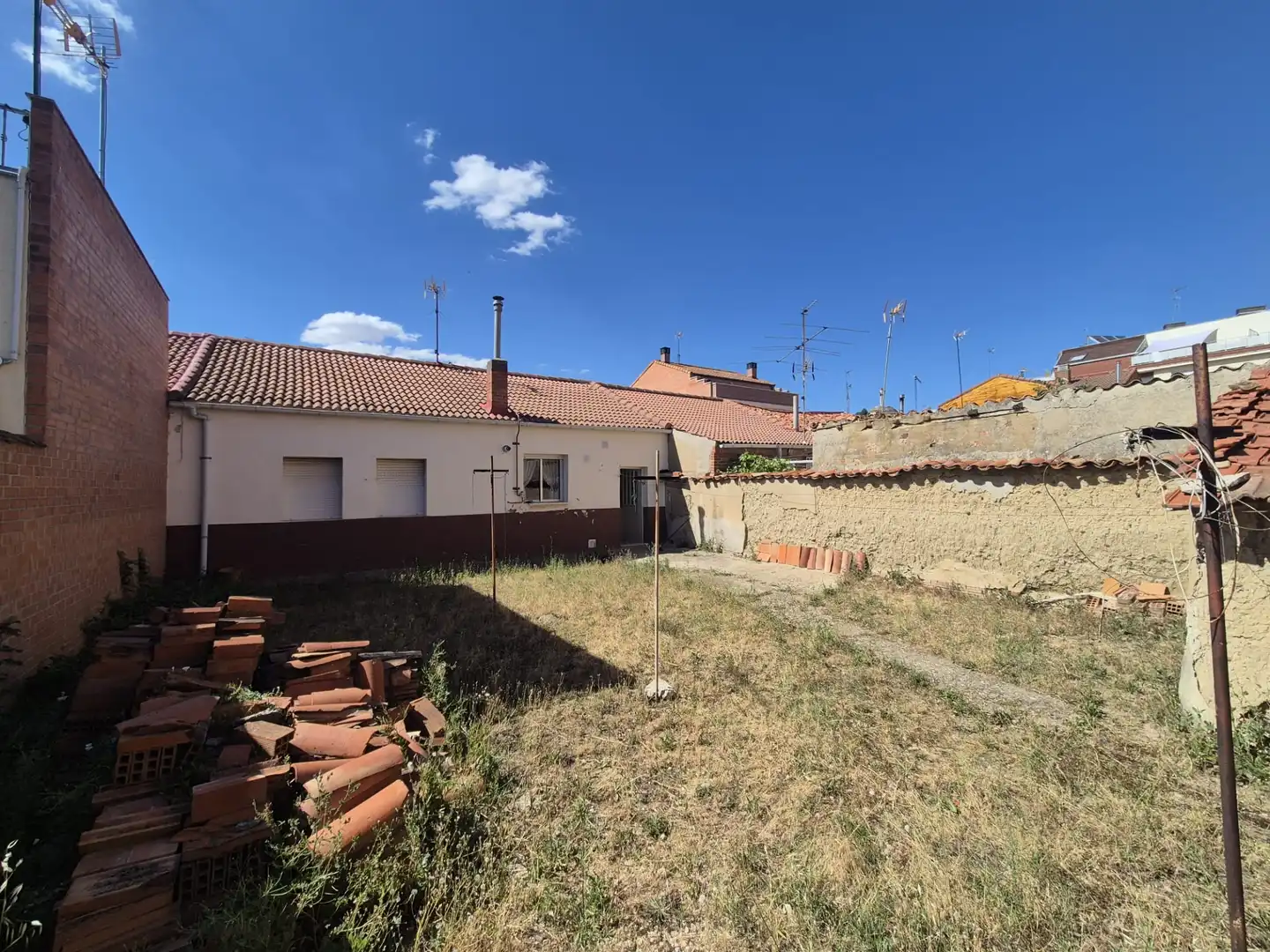 Houses for sale in Palencia  with Private garden and Furnished