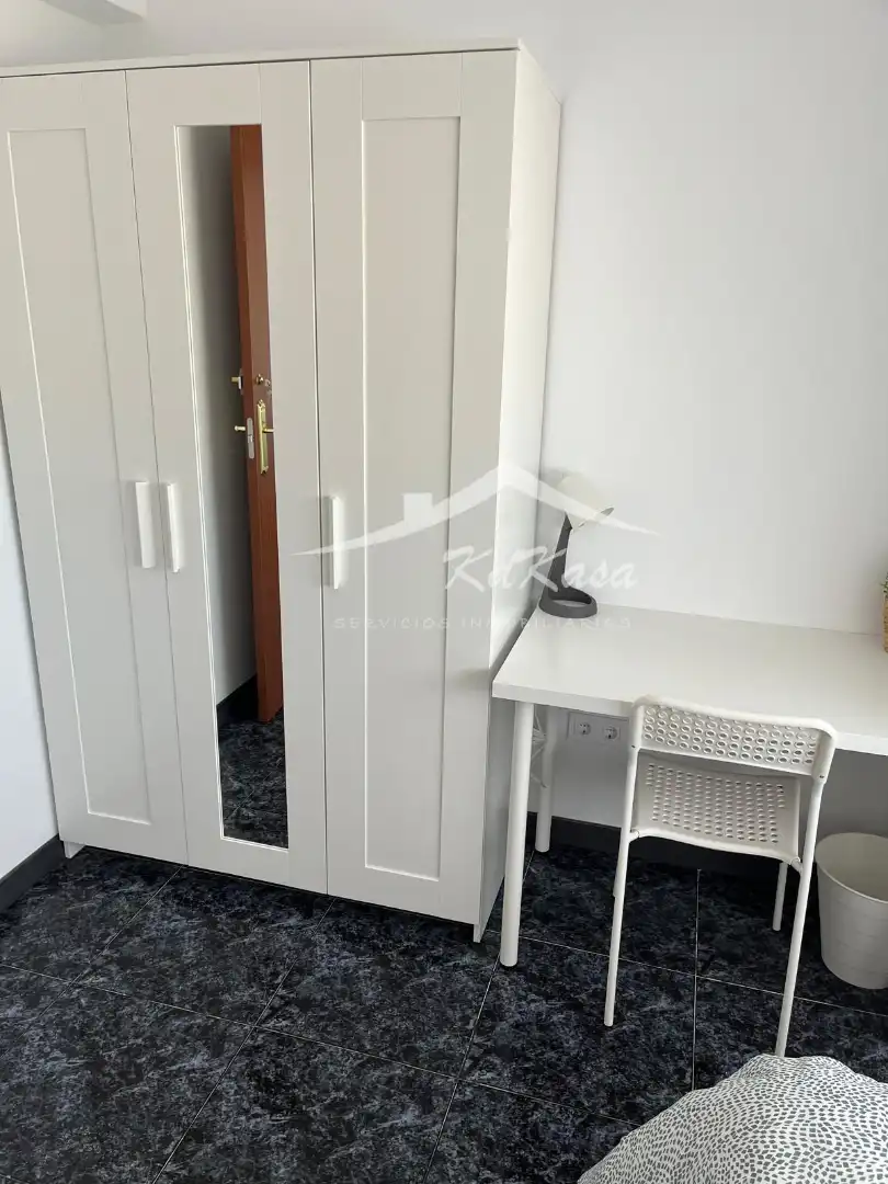 Dormitori de Pis en venda en Reus amb Terrassa, Moblat i Forn
