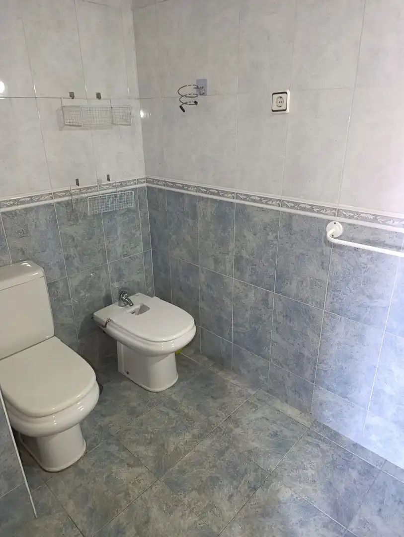 Bany de Dúplex en venda en Linares amb Aire condicionat, Calefacció i Terrassa