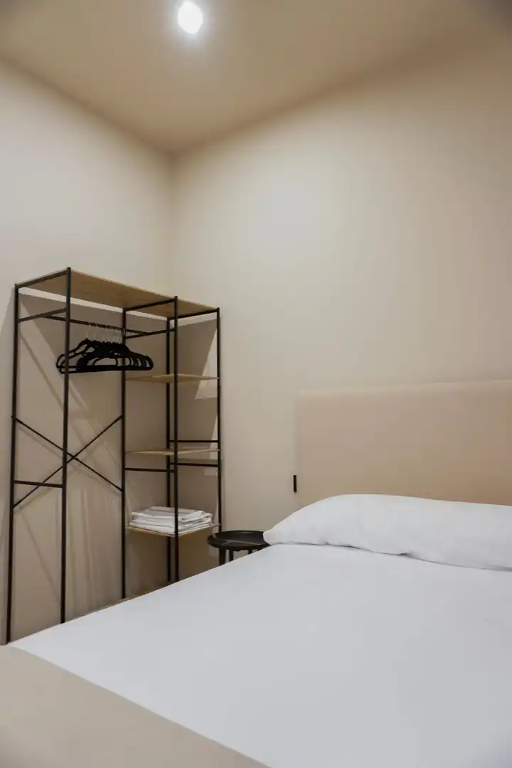 Habitación de Piso de alquiler en Badalona con Aire acondicionado, Calefacción y Amueblado
