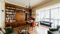 Living room of Flat for sale in  Madrid Capital  with Air Conditioner, Terrace and Balcony